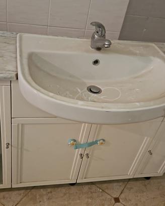 Mobile bagno completo di lavabo