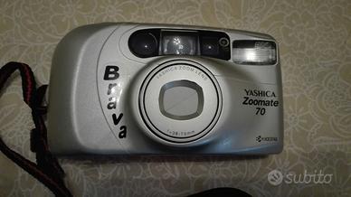 MACCHINA FOTOGRAFICA YASHICA "BRAVA"