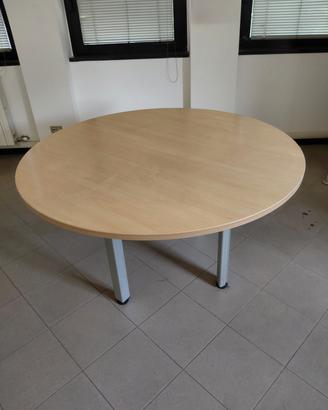 Tavolo ovale in legno
