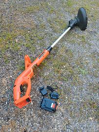 BLACK & DECKER Decespugliatore tagliabordi