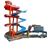 Parcheggio per auto giocattolo con pista