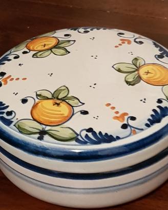 Scatola in ceramica decorata a mano