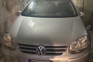 Volkswagen Golf 09/2005   75 595 KM