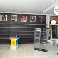 Scaffali modulari in legno e metallo + parete attr