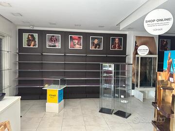 Scaffali modulari in legno e metallo + parete attr