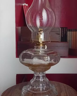 Antico lume a petrolio  Vintage 