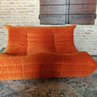 Divano Togo a due posti Ligne Roset in tessuto