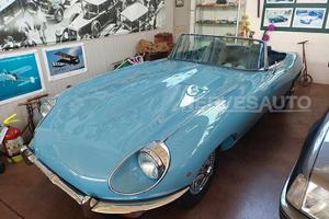 Jaguar E-Type spider azzurra 1969 - Restauro Impec
