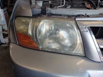 Proiettore destro MITSUBISHI PAJERO del 2005