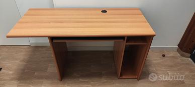Scrivania da cameretta o studio