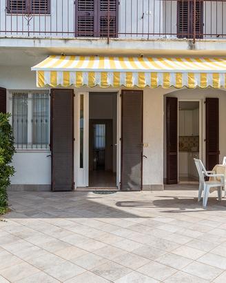 Appartamento a 50 mt dal mare con giardino