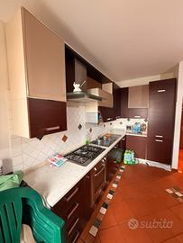 Cucina completa di elettrodomestici