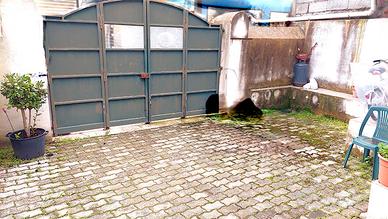 Piano terra con corte molto Centrale e Multiuso