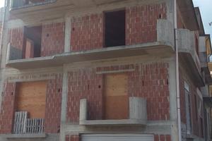 Grande edificio rustico uso commerciale o privato