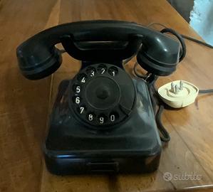 Vecchio telefono a disco