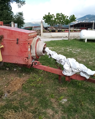 Pressa raccoglitrice new holland 370