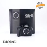 Olympus OM-D E-M10 II + FishEye 9 f8 Usato (G182)