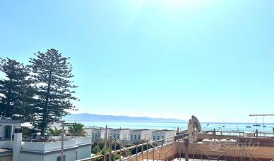 Appartamento bilivelli terrazza vista mare