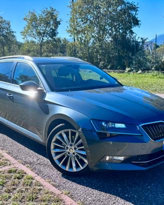 Skoda Superb Wagon 2.0 TDI DSG Style Full Optional
