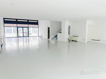 CAPANNONE A CERNUSCO SUL NAVIGLIO