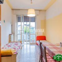 LUMINOSO TRILOCALE IN BUONE CONDIZIONI CON BOX A M