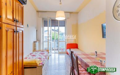 LUMINOSO TRILOCALE IN BUONE CONDIZIONI CON BOX A M