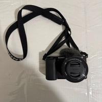 Sony ZV-E10 Mirrorless 4K – Usata una sola volta –