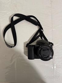 Sony ZV-E10 Mirrorless 4K – Usata una sola volta –