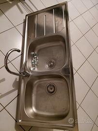 lavello cucina di acciaio