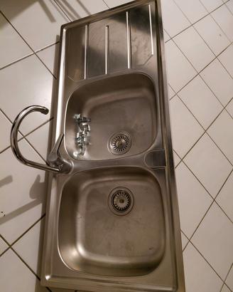 lavello cucina di acciaio