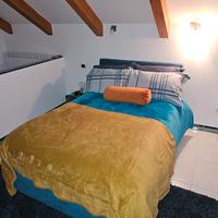 letto contenitore blu petrolio in velluto