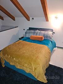 letto contenitore blu petrolio in velluto