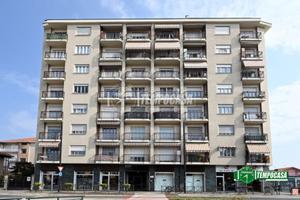 2 LOCALI IN CORSO GIUSEPPE GARIBALDI