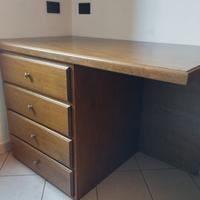 scrivania in legno