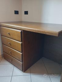 scrivania in legno