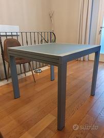 Tavolo in ferro e vetro