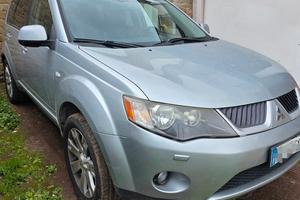 Outlander Mitsubishi 2.2 DI-D 4WD instyle 7postii