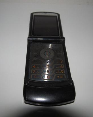 Motorola V3 Razr - Un’Icona del Passato, Eleganza