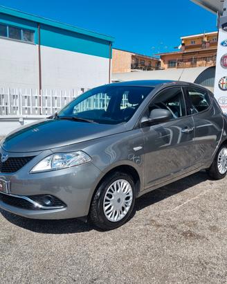 Lancia Ypsilon 1.2 69 CV 5 porte S&S Gold
