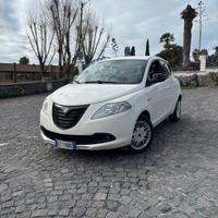 lancia ypsilon 1.2 benzina anno 2015 