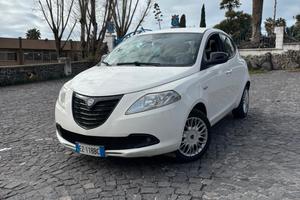 lancia ypsilon 1.2 benzina anno 2015 