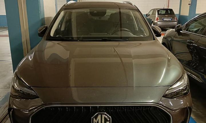 MG HS 1.5T MT DEL 2WD - LME - Iron Oxide Grey Colo