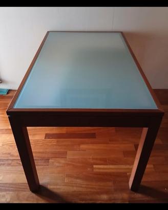 Tavolo da cucina con appoggio in vetro