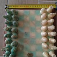 Scacchiera in legno e alabastro 