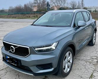 Auto Volvo XC40 d4 awd