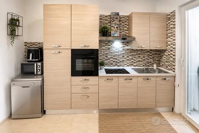 Cucina completa di elettrodomestici