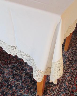 TOVAGLIA IN SETA PURA   E  PIZZO  VALENCIENNE