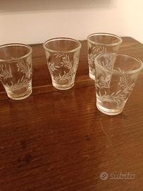 4 bicchieri vintage liquori