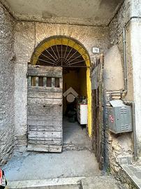 MONOLOCALE A OLEVANO ROMANO