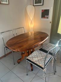 Tavolo vintage in legno massello con piano ovale
